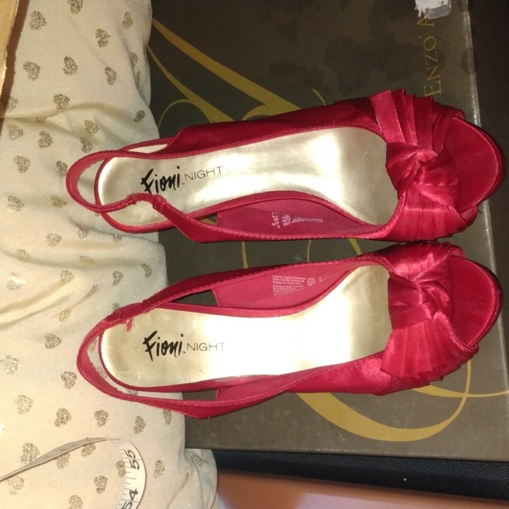 Fioni night women's red heels sz 9